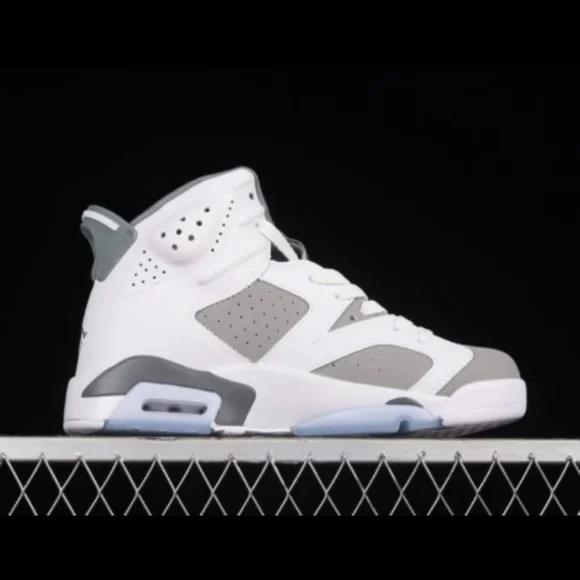 Nike Black and White Athletic Shoes - Picture 2 of 2